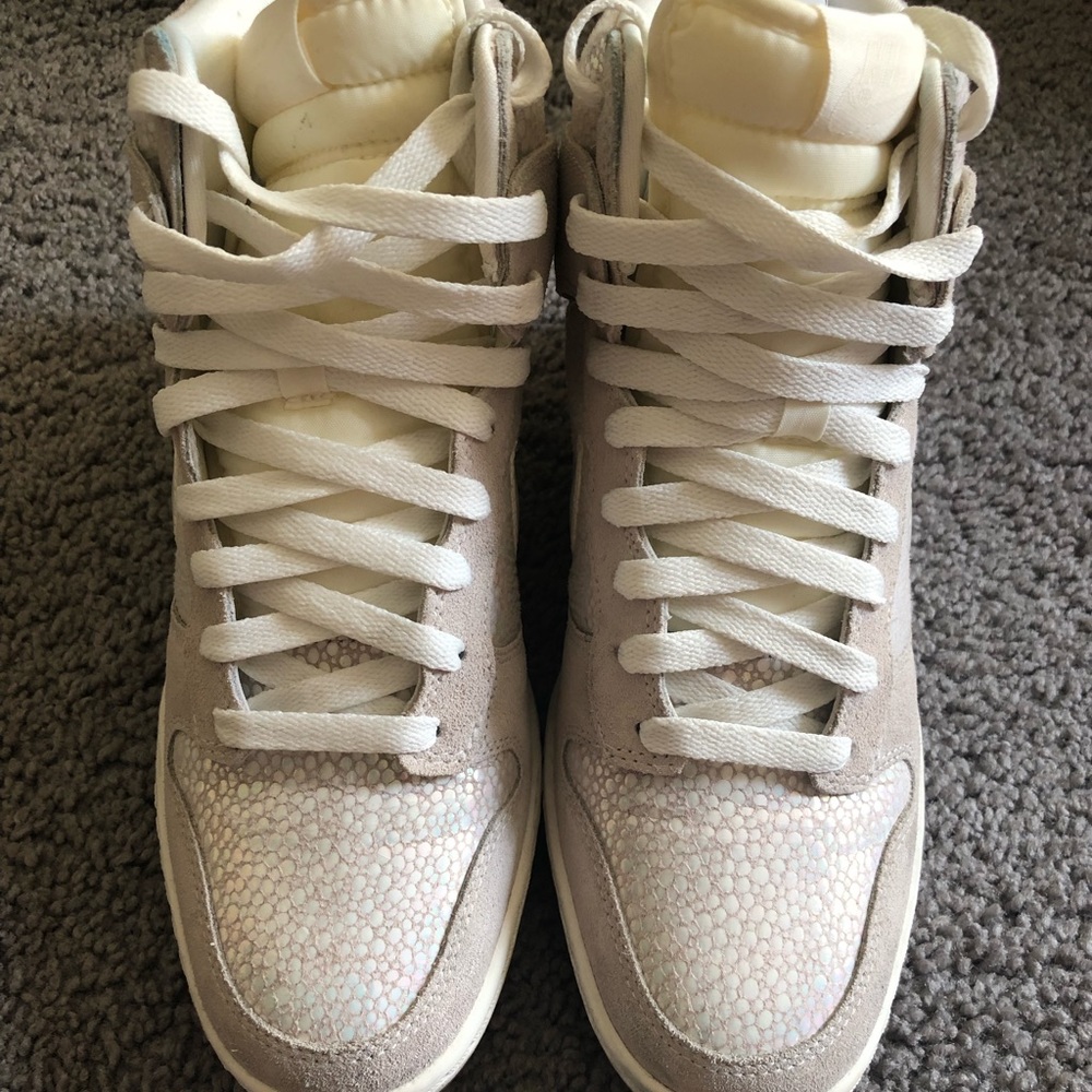 NIKE Women’s Dunk Sky High